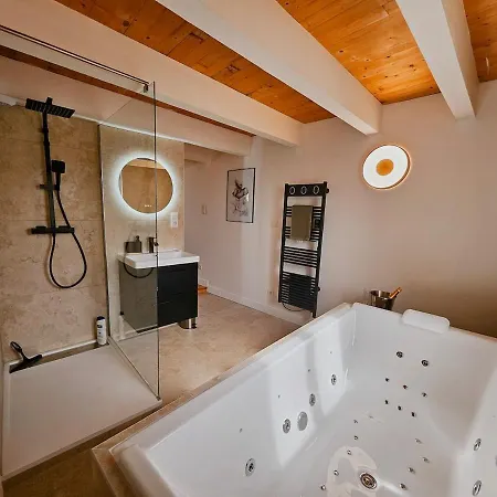 Apartment Nid Cosy - Balneo, Lit King Size & Ambiance Cinema
